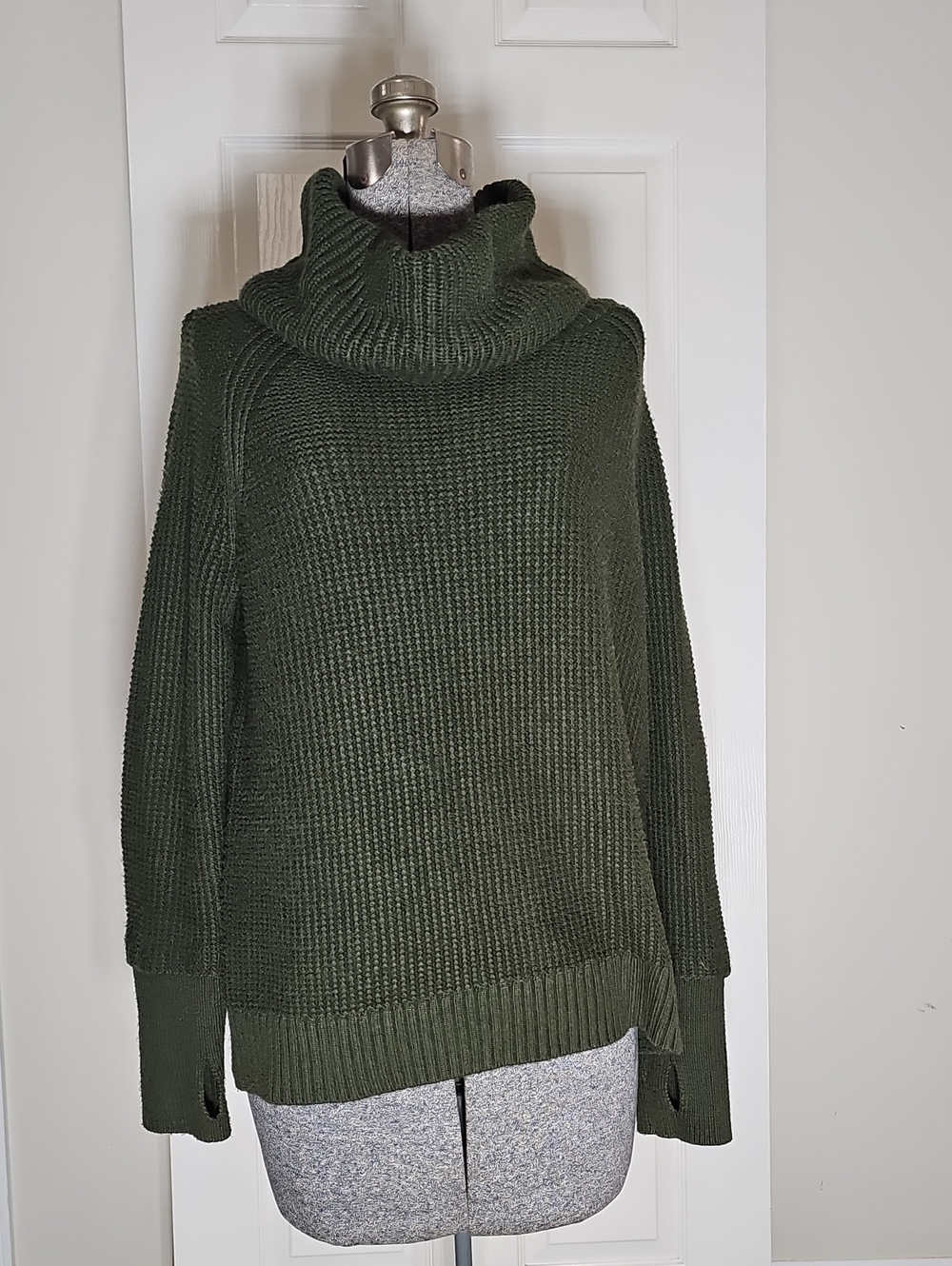 Market & Spruce Olive Green Chunky Cowl Neck Knit Sweater Thumbhole Cuffs Size M